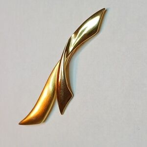 Vintage signed Tara brooch